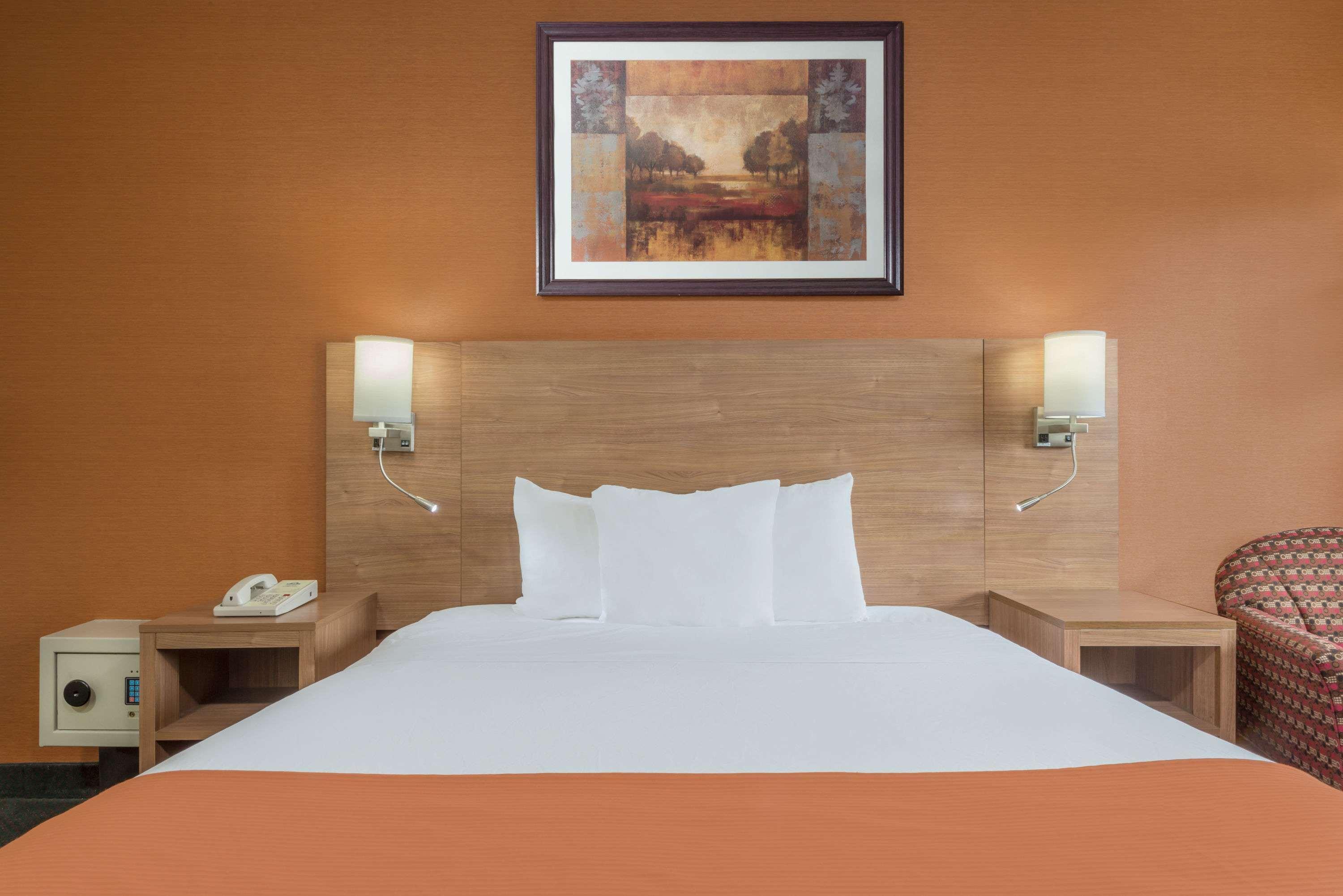 Days Inn By Wyndham Columbus Fairgrounds Exteriör bild